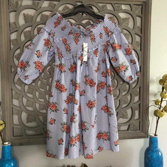 Steinmark Dresses & Skirts - Off the shoulder sexy stripped roses 🌹 dress